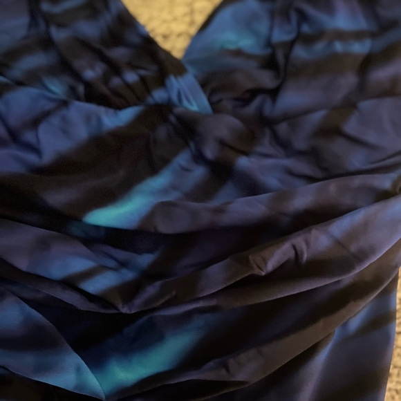 Trimshaper women’s one piece swim suit size 14 - Picture 4 of 5